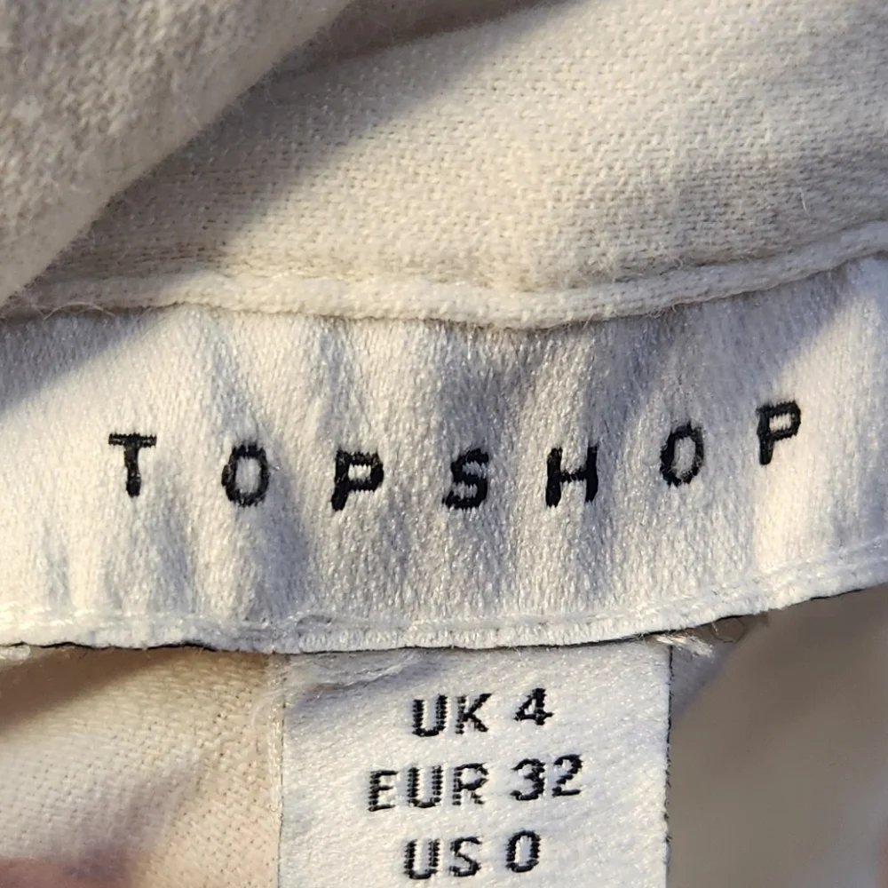 Topshop White Button-Up Shirt – Tortoiseshell Buttons – US 0 / UK 4 - Picture 8 of 9